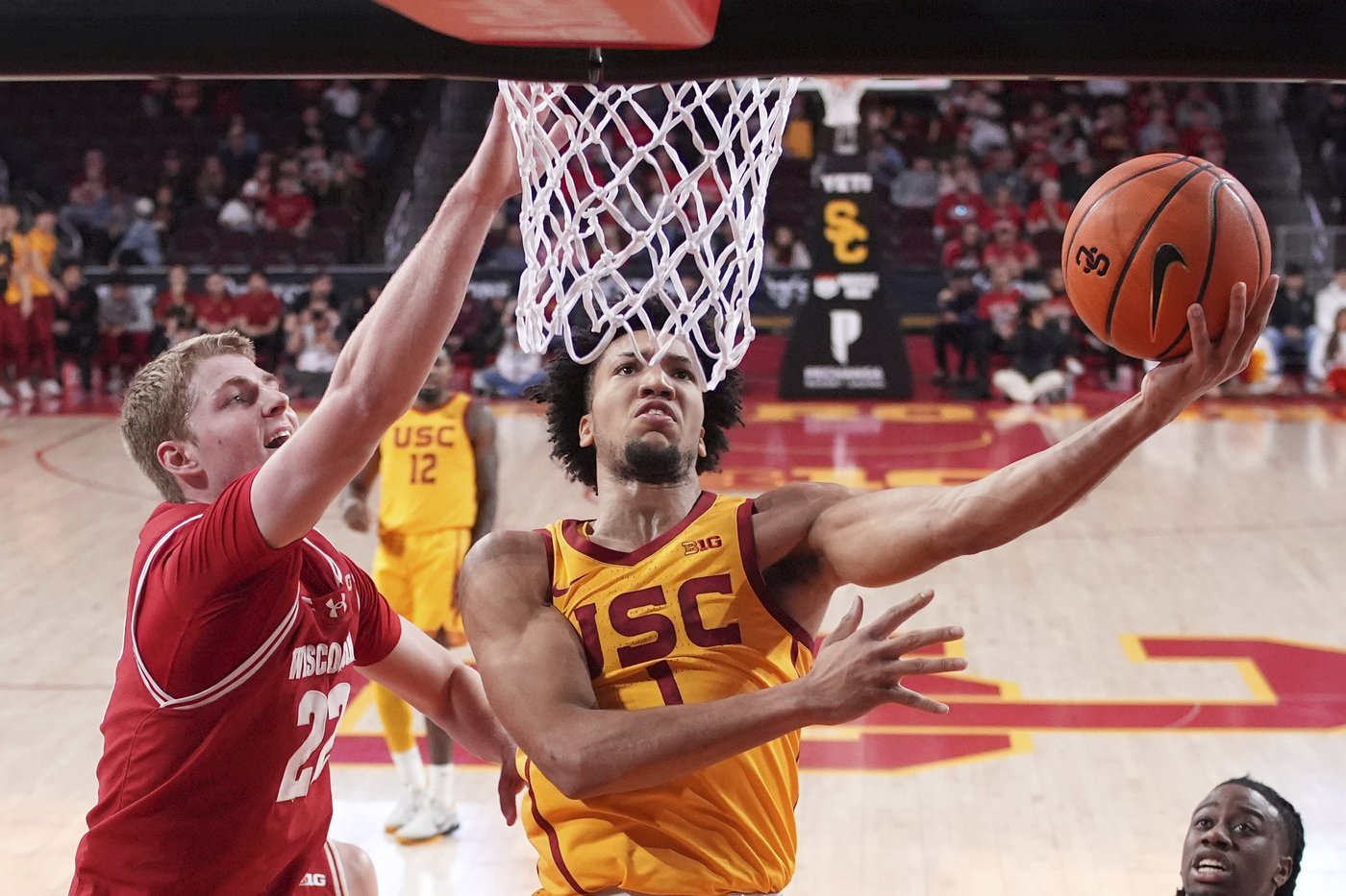 John Blackwell scores 28, No. 24 Wisconsin beats Southern California 84-69 to extend win streak to 7 | iNFOnews.ca