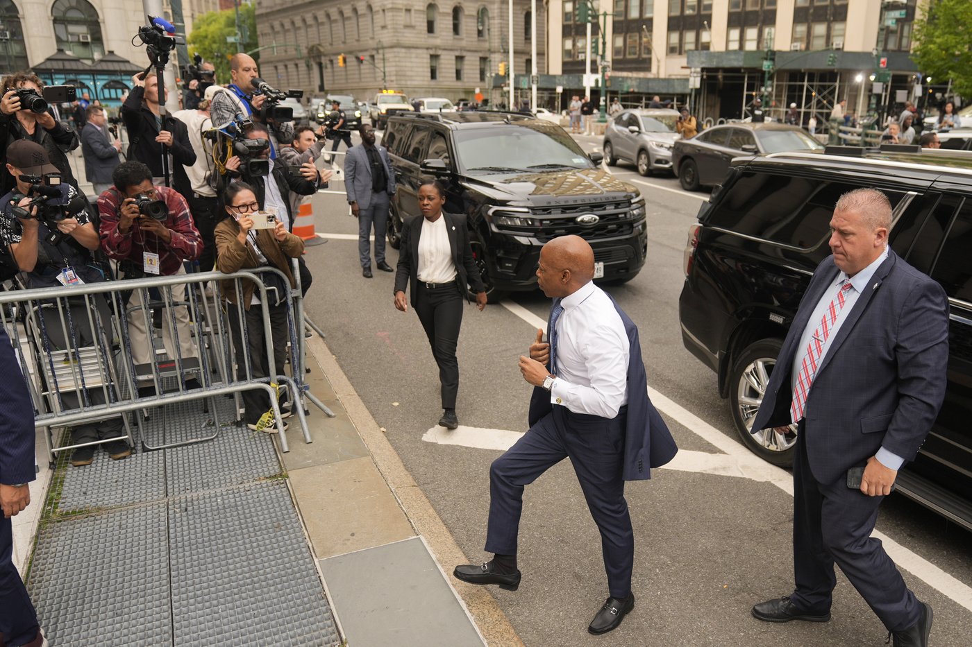 Prosecutors say they may bring additional charges against New York City mayor and indict others | iNFOnews.ca