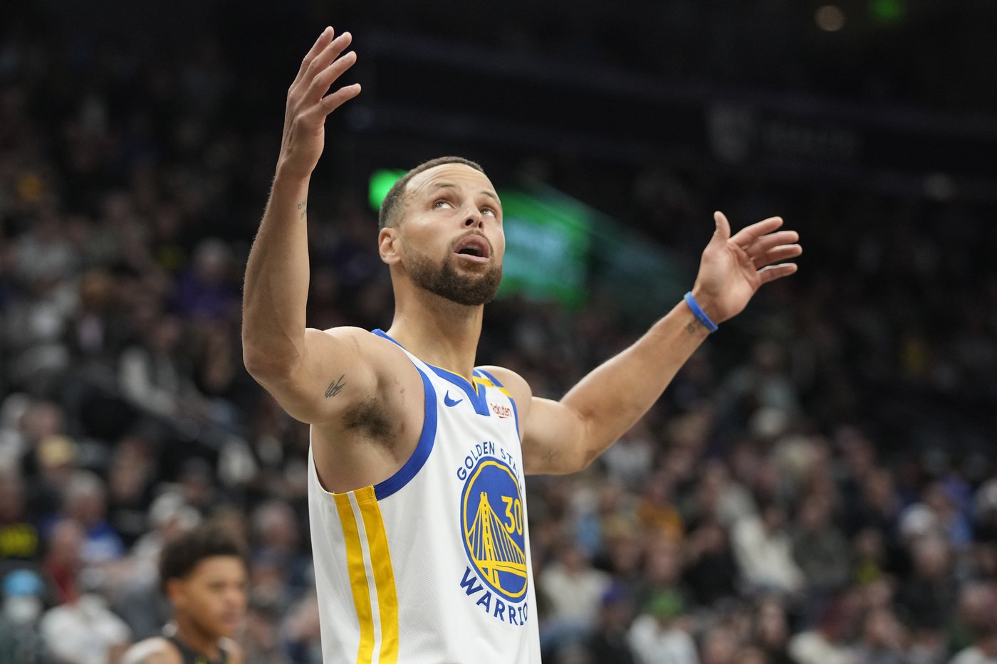 Buddy Hield scores 27 points to help the Warriors coast past the Jazz, 127-86 | iNFOnews.ca