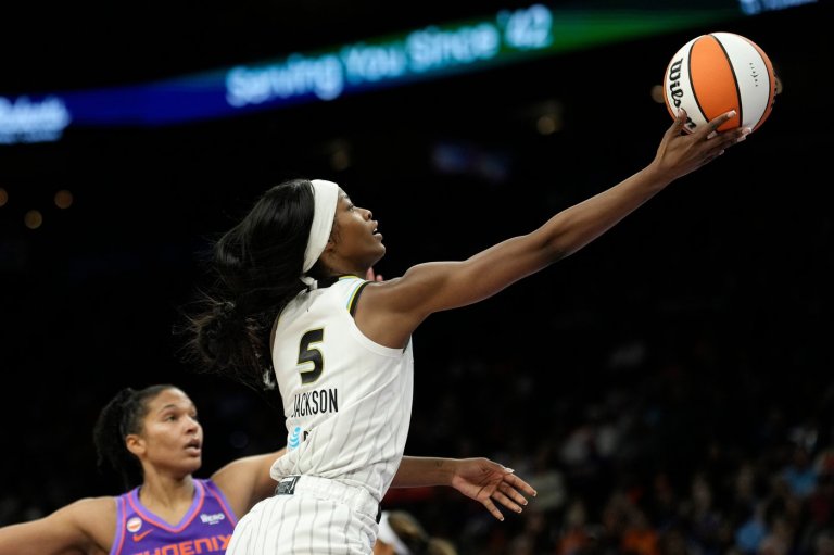 Chicago Sky are off to strong start although may have lost Rickea Jackson to knee injury | iNFOnews.ca