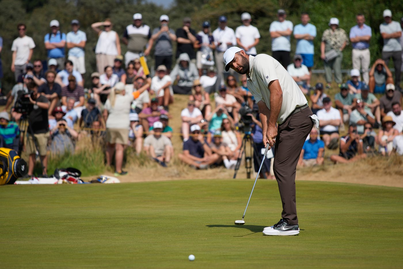 Scheffler rues missed putts but happy with his game after tee-to-green clinic at the British Open | iNFOnews.ca