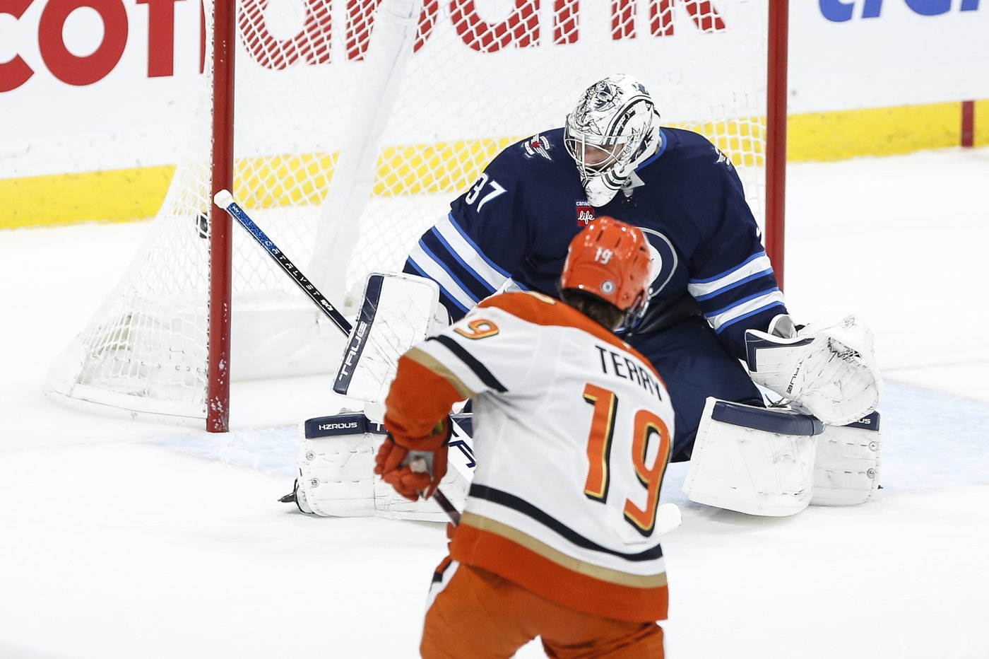 Terry scores two, Anaheim Ducks edge Winnipeg Jets 4-3 in overtime | iNFOnews.ca