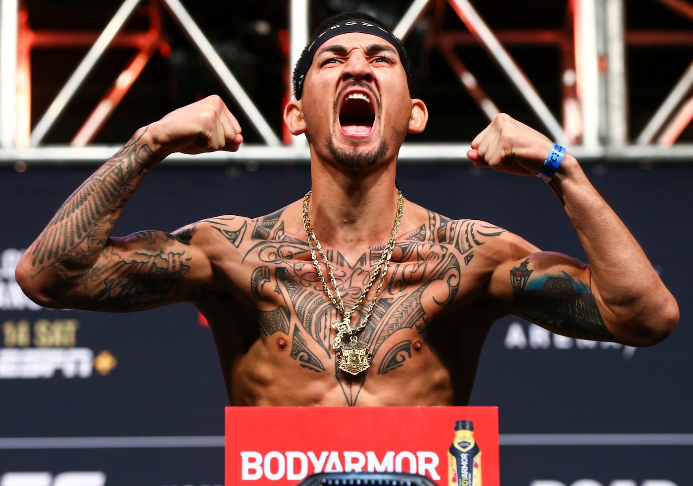 Max Holloway faces Charles Oliveira in an 11-year rematch for the BMF belt at UFC 326 | iNFOnews.ca