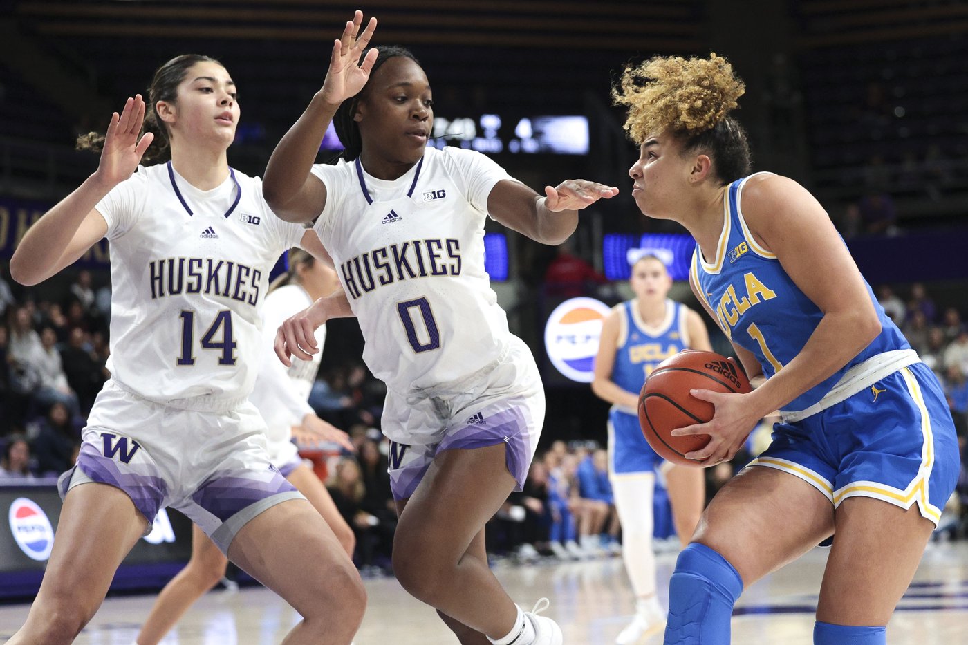 Lauren Betts has 23 points in No. 1 UCLA's 73-62 win over Washington | iNFOnews.ca