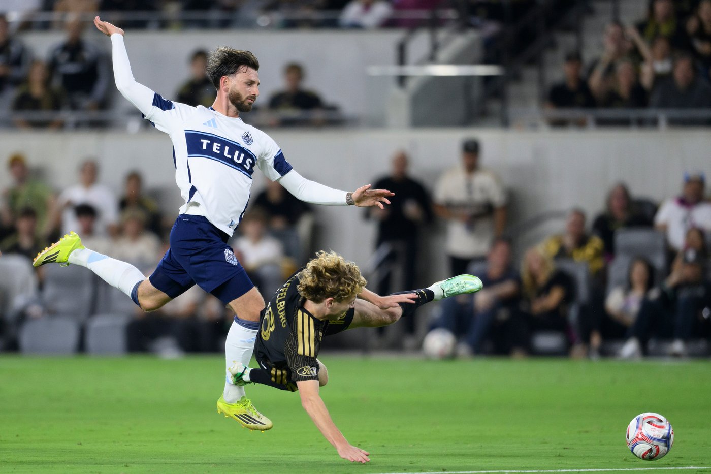 Larraz scores for 10-man Whitecaps in 1-1 tie with LAFC | iNFOnews.ca Larraz scores for 10-man Whitecaps in 1-1 tie with LAFC | iNFOnews.ca