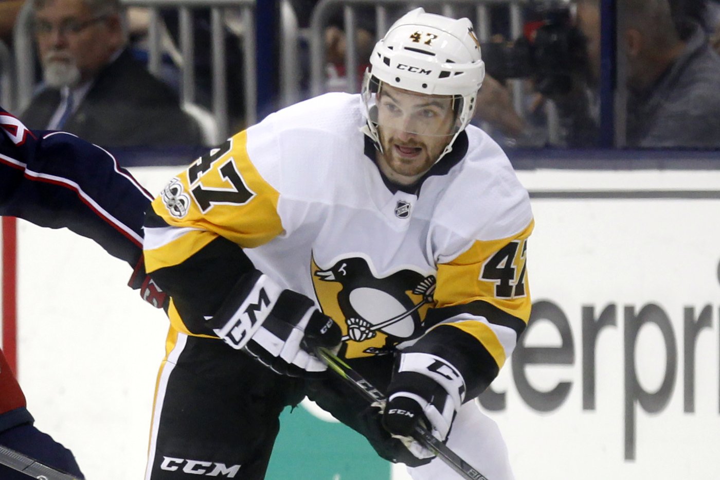 Manslaughter probe continues 1 year after hockey player Adam Johnson's death in England | iNFOnews.ca