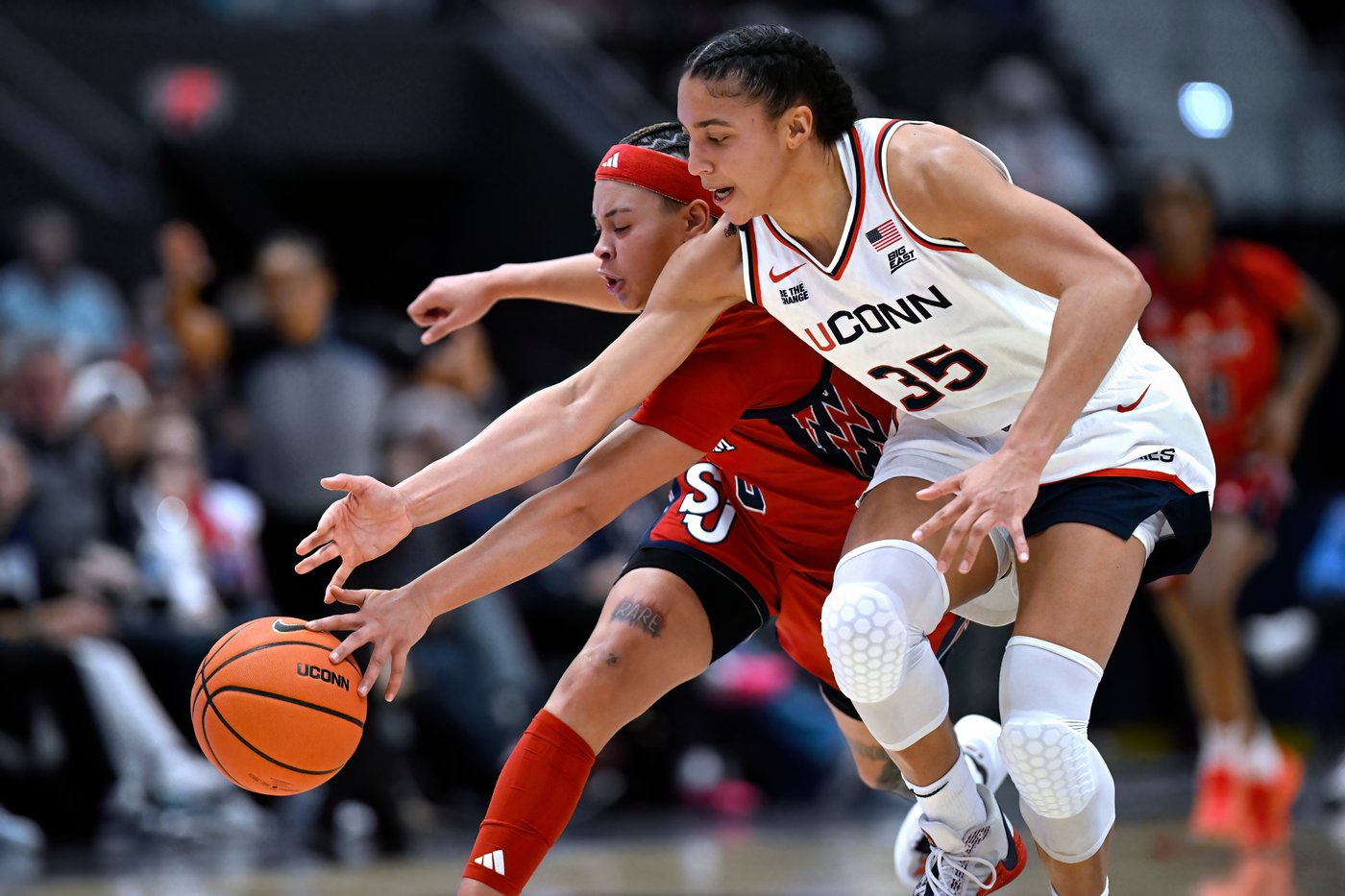 Strong, Fudd star as top-ranked UConn rolls past St. John's for 32nd consecutive victory | iNFOnews.ca Strong, Fudd star as top-ranked UConn rolls past St. John's for 32nd consecutive victory | iNFOnews.ca
