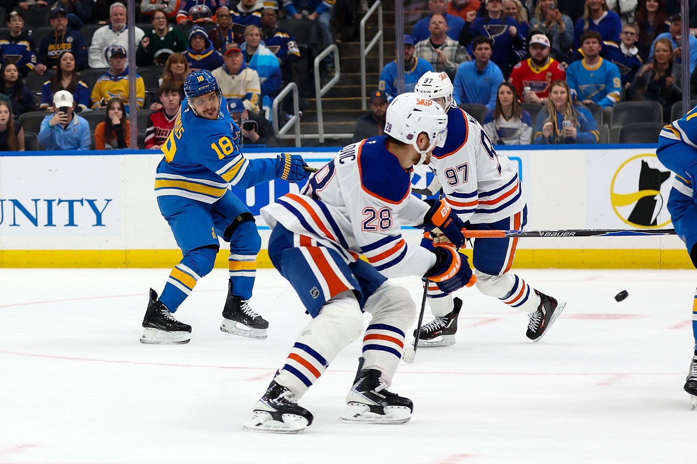Robert Thomas scores with 9 seconds left in OT as the Blues beat the Oilers 3-2 | iNFOnews.ca