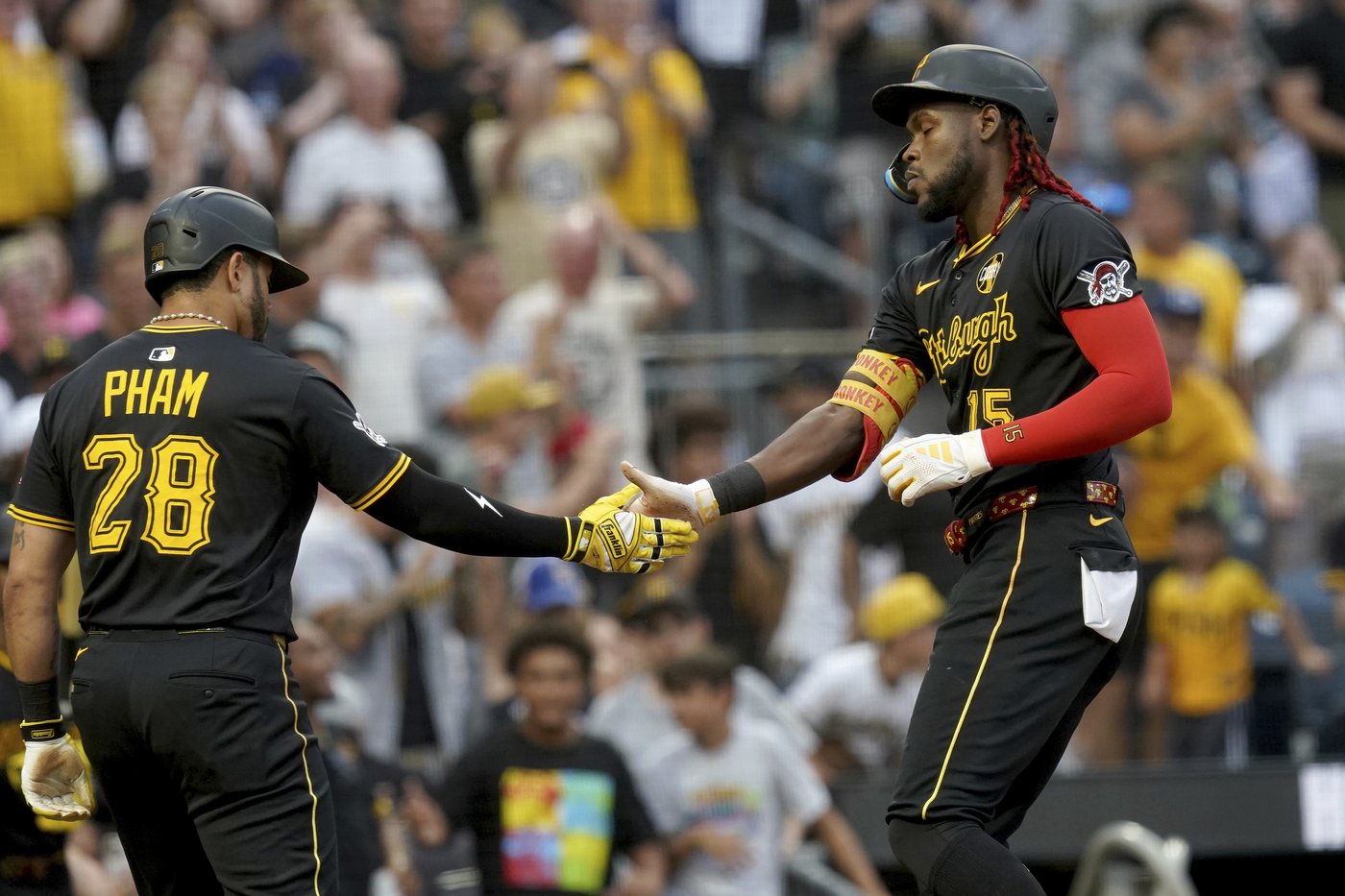 Heaney, 5 Pirates relievers combine on 4-hitter, Cruz homers in 2-0 win over Diamondbacks | iNFOnews.ca