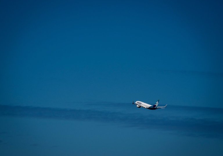 Broken rotor blade caused WestJet fire, forced landing in Kelowna, B.C.: safety board | iNFOnews.ca