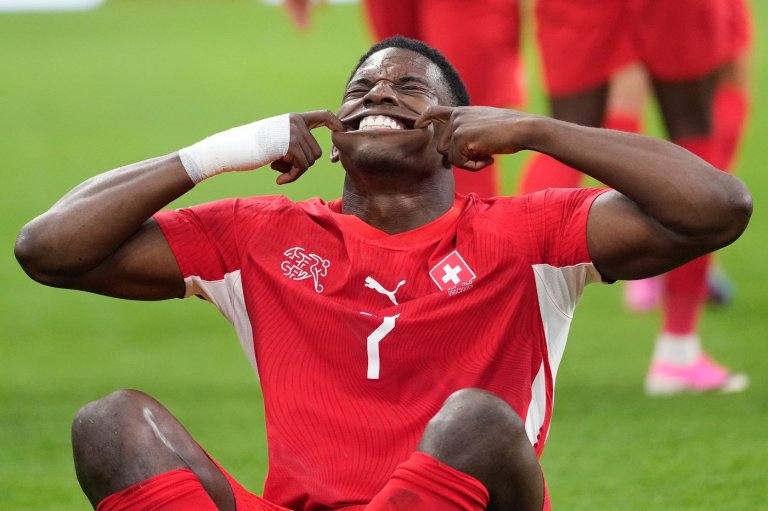 Embolo, Ndoye score and Switzerland moves on at the World Cup with a 2-0 win over Algeria | iNFOnews.ca