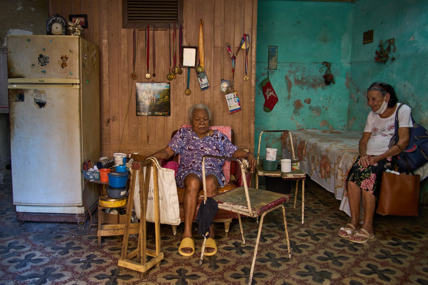 PHOTO ESSAY: AP photos capture elderly Cubans coping with deepening economic crisis | iNFOnews.ca
