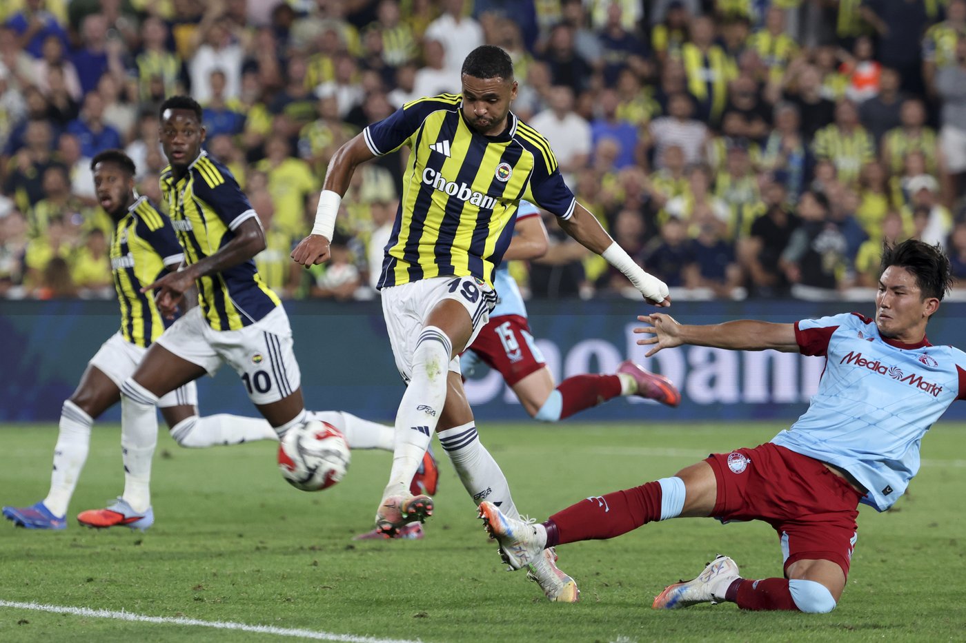 Mourinho's Fenerbahce rallies with 5 goals to beat Feyenoord in Champions League qualifying | iNFOnews.ca