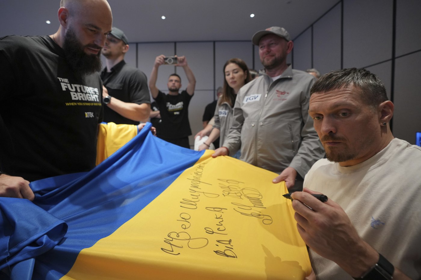 War veterans go from Ukraine front lines to Wembley ringside for Usyk's heavyweight bout | iNFOnews.ca