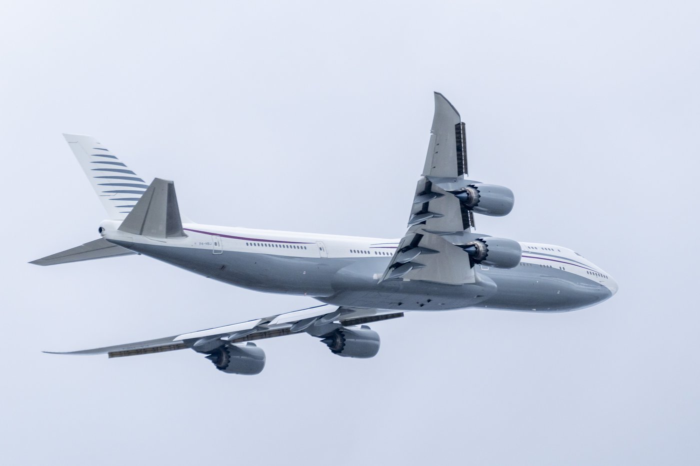 Trump's plan to accept free Air Force One replacement from Qatar raises ethical and security worries | iNFOnews.ca