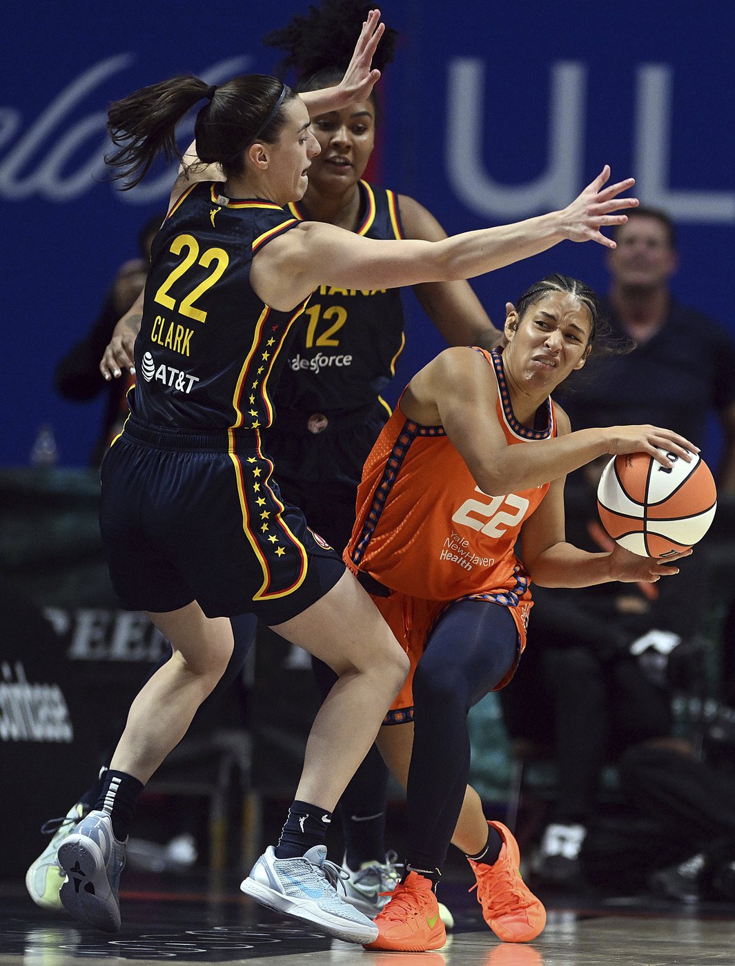 Caitlin Clark struggles in WNBA postseason debut as Indiana drops playoff opener to Connecticut | iNFOnews.ca