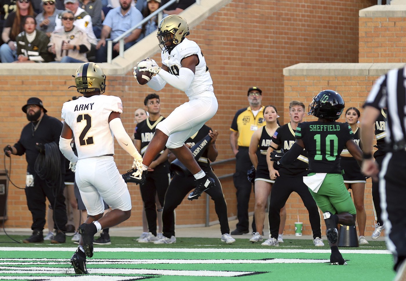 No. 18 Army extends nation's longest winning streak to 13 with 14-3 win over North Texas | iNFOnews.ca No. 18 Army extends nation's longest winning streak to 13 with 14-3 win over North Texas | iNFOnews.ca