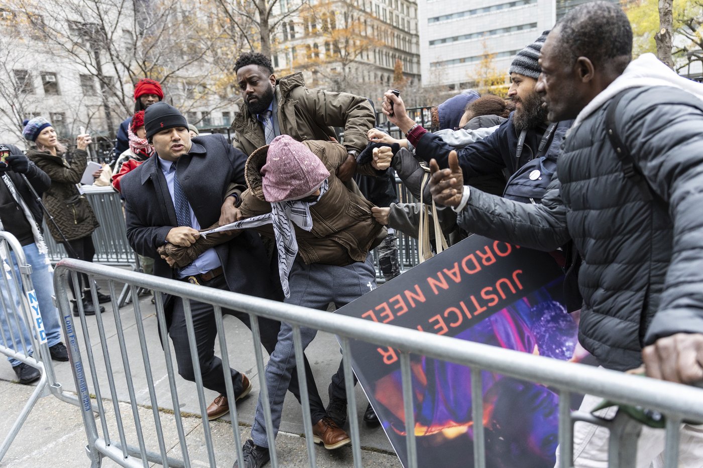 Veteran Daniel Penny is acquitted in NYC subway chokehold case over Jordan Neely's death | iNFOnews.ca Veteran Daniel Penny is acquitted in NYC subway chokehold case over Jordan Neely's death | iNFOnews.ca