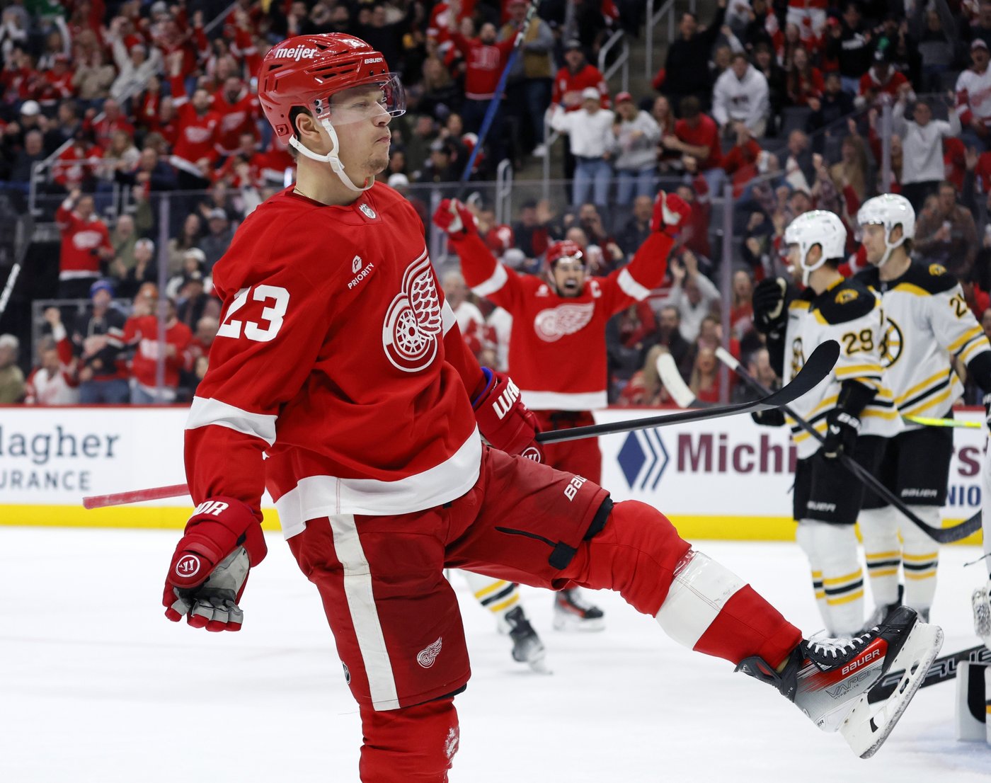 Brad Marchand's 3rd-period goal lifts the Bruins to a 2-1 win over the Red Wings | iNFOnews.ca Brad Marchand's 3rd-period goal lifts the Bruins to a 2-1 win over the Red Wings | iNFOnews.ca
