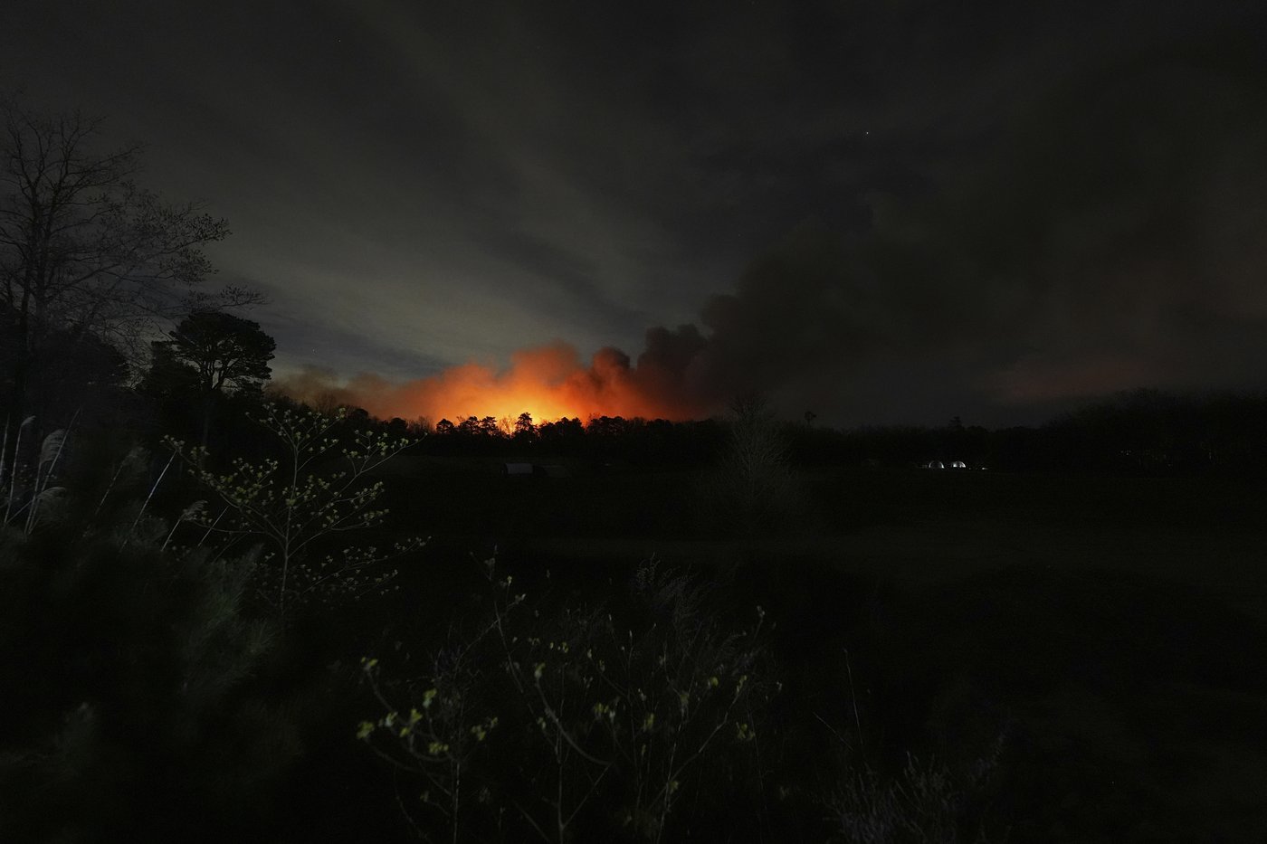Wildfire in New Jersey Pine Barrens expected to grow before it's contained, officials say | iNFOnews.ca Wildfire in New Jersey Pine Barrens expected to grow before it's contained, officials say | iNFOnews.ca