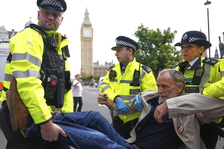 Police detain London demonstrators supporting banned group Palestine Action | iNFOnews.ca