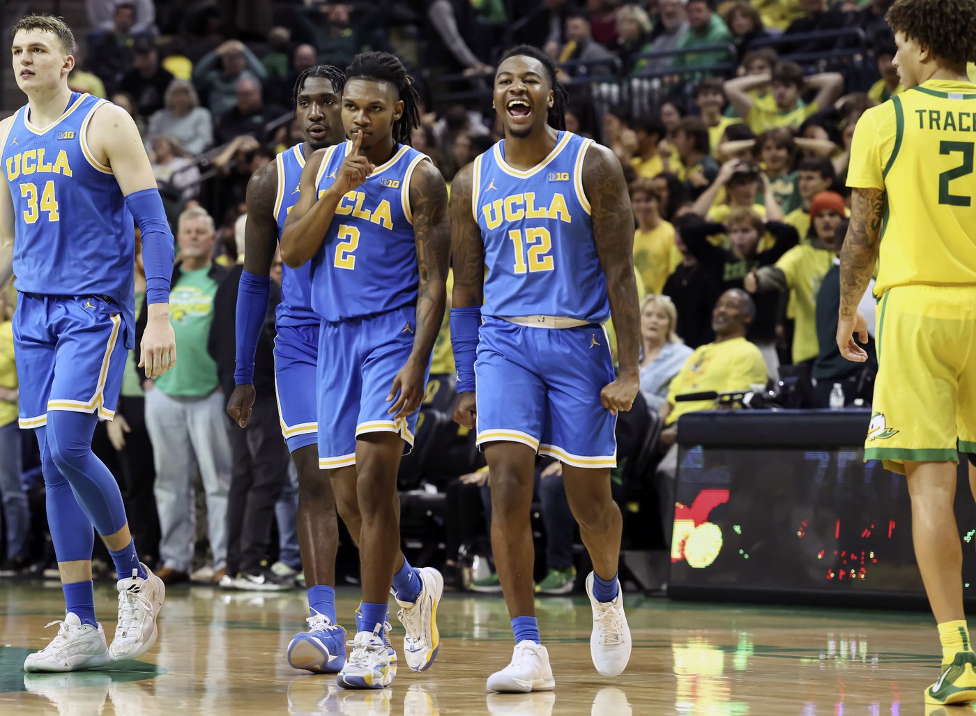 Dylan Andrews banks in 3 with 0.4 seconds left to lift UCLA past No. 12 Oregon, 73-71 | iNFOnews.ca Dylan Andrews banks in 3 with 0.4 seconds left to lift UCLA past No. 12 Oregon, 73-71 | iNFOnews.ca