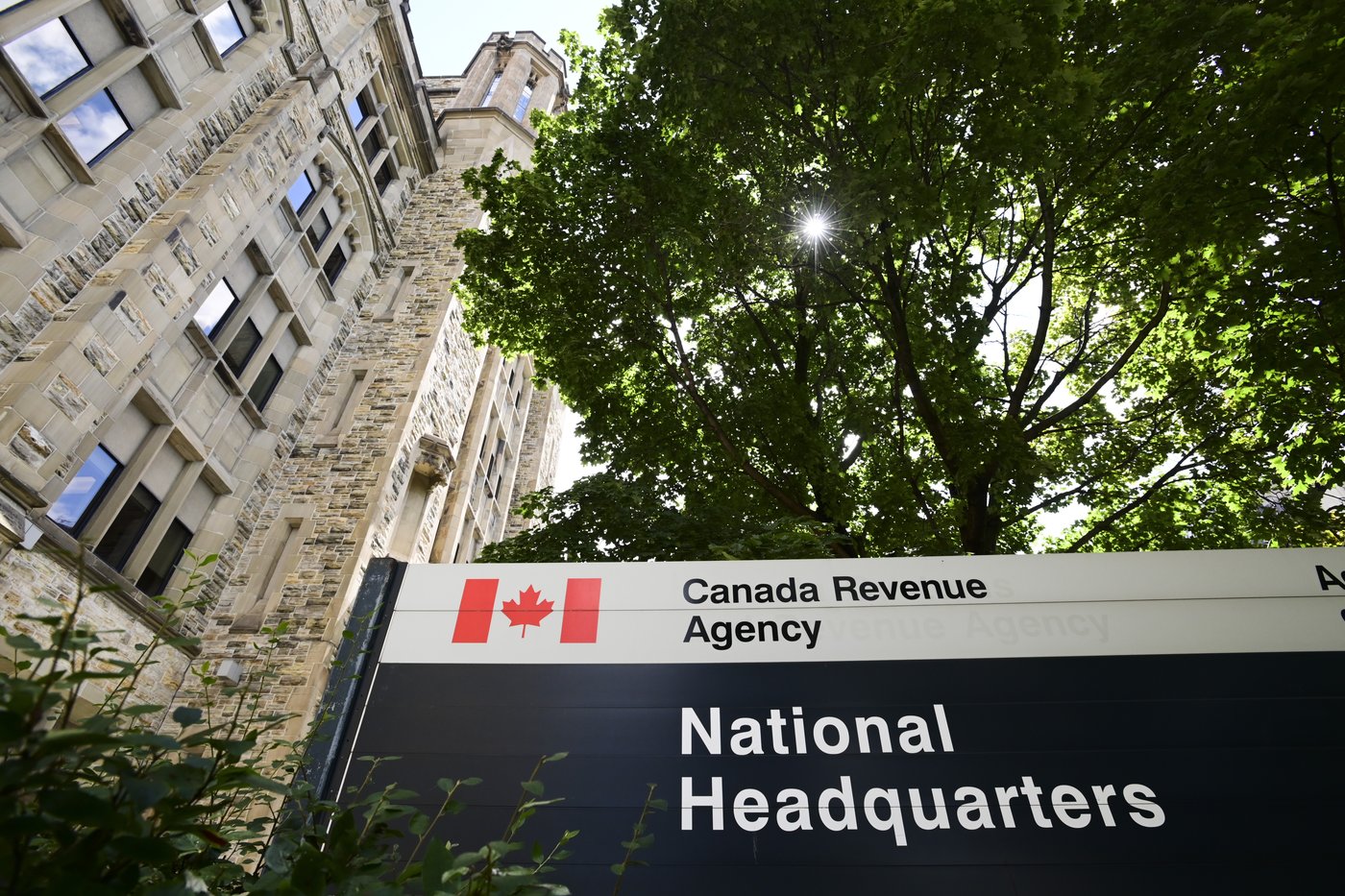CRA worker arrested for identity theft and trafficking information in Vancouver | iNFOnews.ca