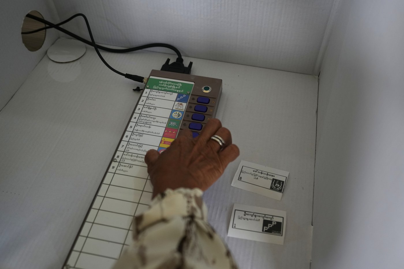 GLIMPSES: Prepping polling machines ahead of Myanmar's weekend election | iNFOnews.ca