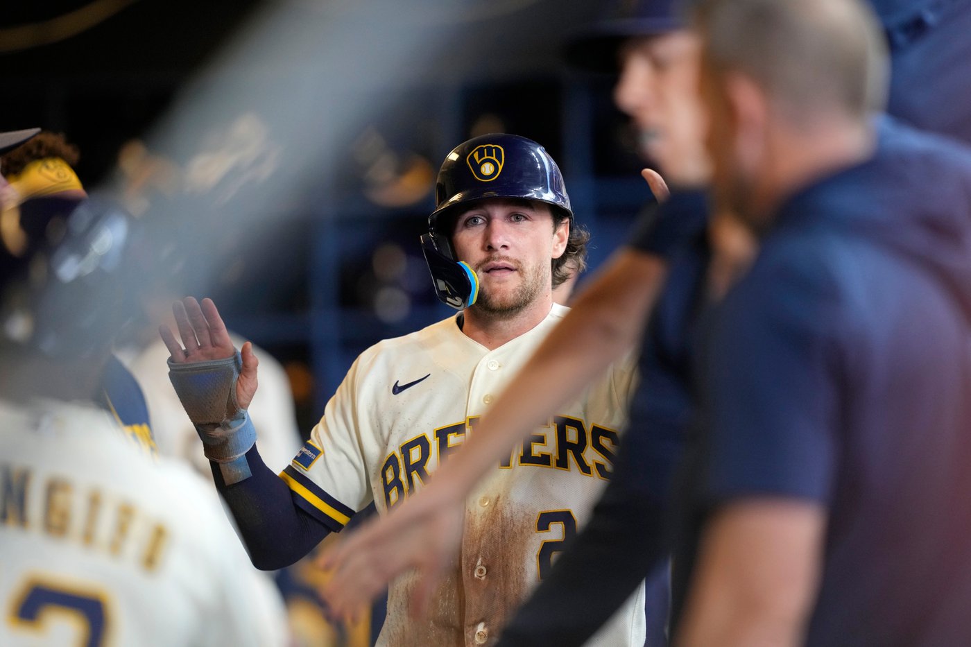 Brewers capitalize on three straight bunts to score go-ahead run in 2-1 win over Blue Jays | iNFOnews.ca