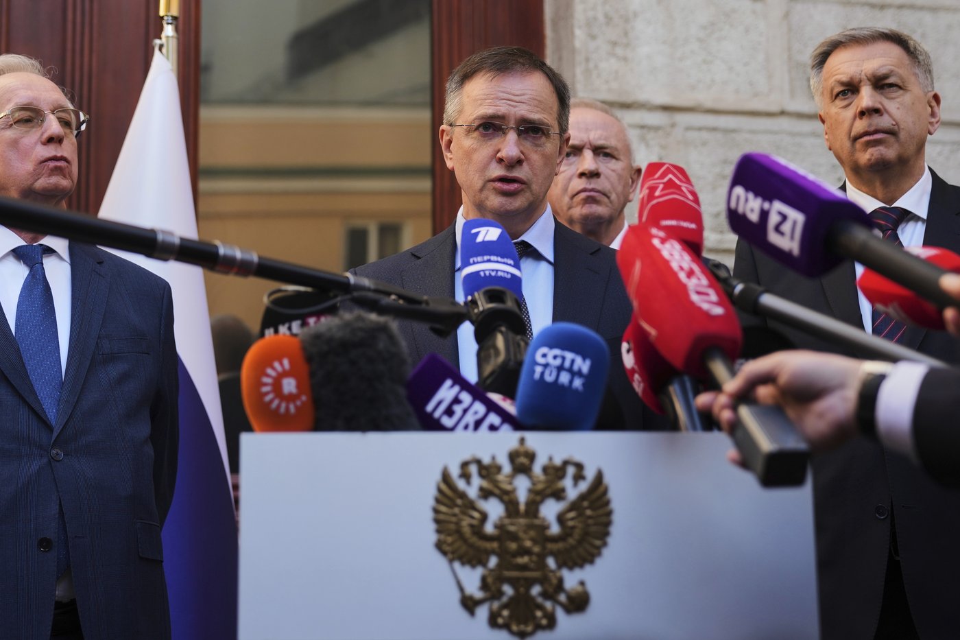 Putin spurns Zelenskyy meeting but lower-level Ukraine-Russia talks are still on | iNFOnews.ca
