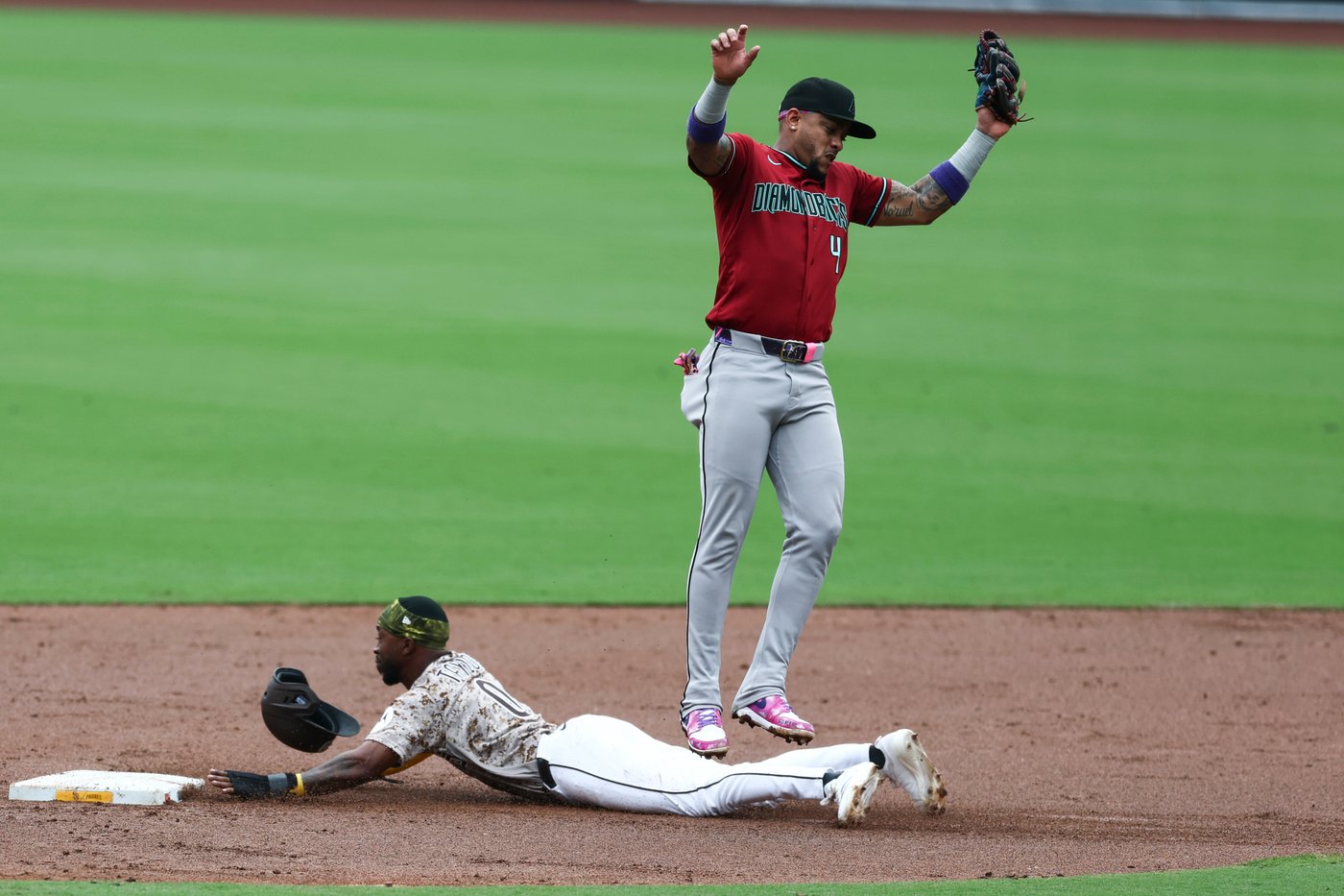Diamondbacks miss playoffs on season's final day, losing 9-4 to Padres after Phillies clinch | iNFOnews.ca