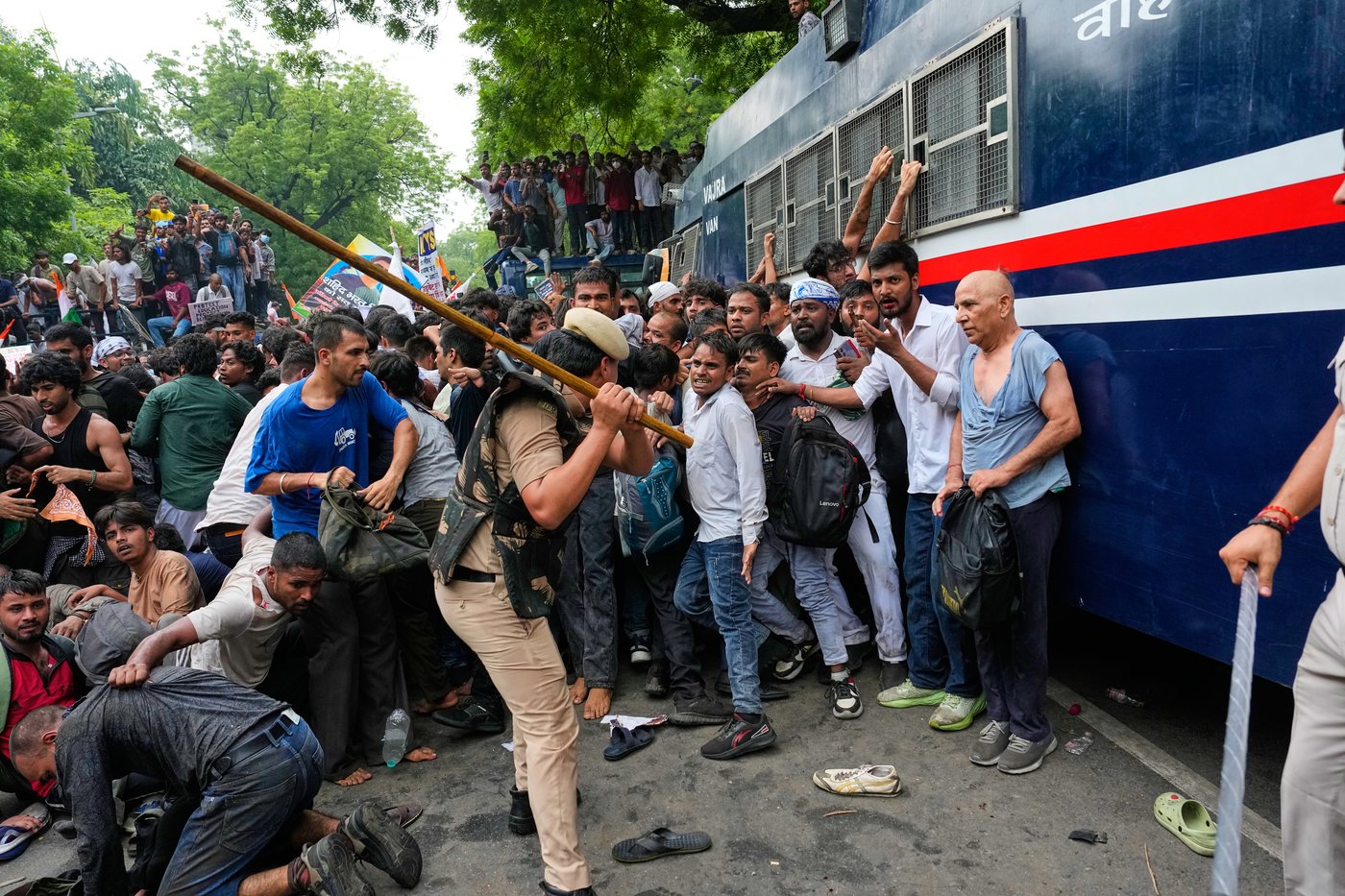 Photos of police cracking down on India’s youth-led 'cockroach' movement in New Delhi | iNFOnews.ca