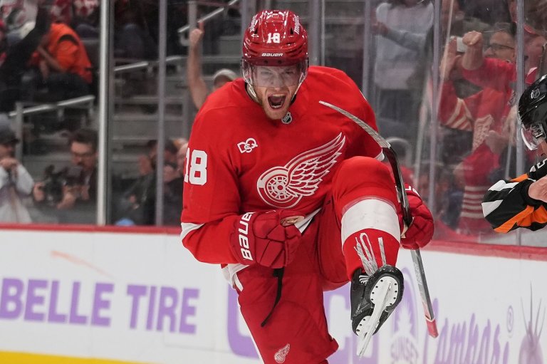 Red Wings send Flyers to franchise record-extending 9th straight loss to start season | iNFOnews.ca