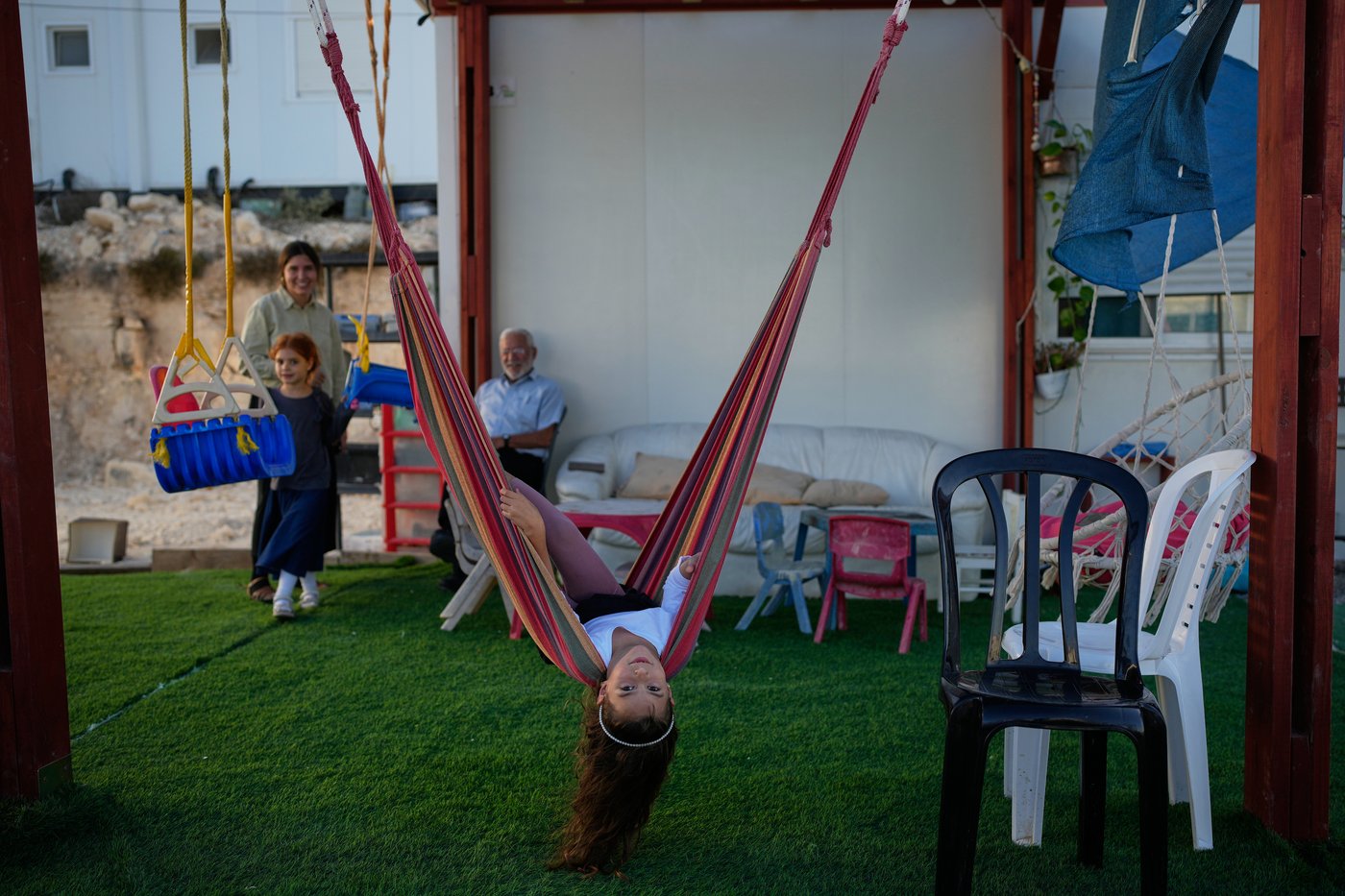 Israeli settlers, some armed, celebrate a new synagogue in the occupied West Bank, in photos | iNFOnews.ca