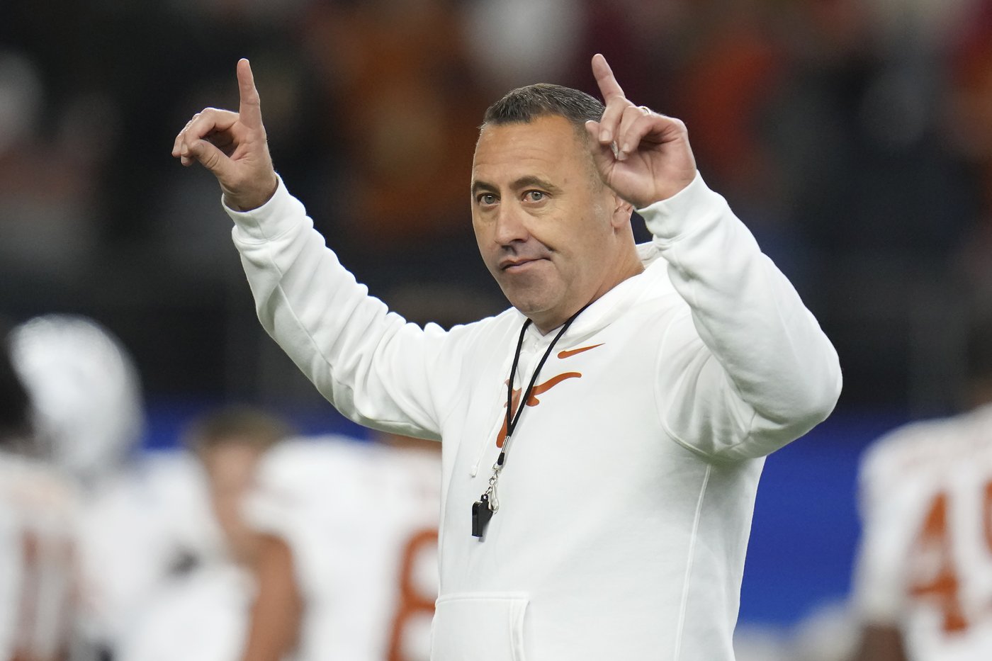 Texas and coach Steve Sarkisian agree to terms on a new contract, reports say | iNFOnews.ca