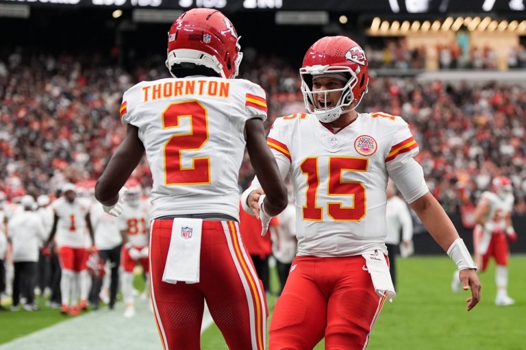 Chiefs beat the Raiders 30-27 to move to 4-0 behind Patrick Mahomes and Kenneth Walker III | iNFOnews.ca