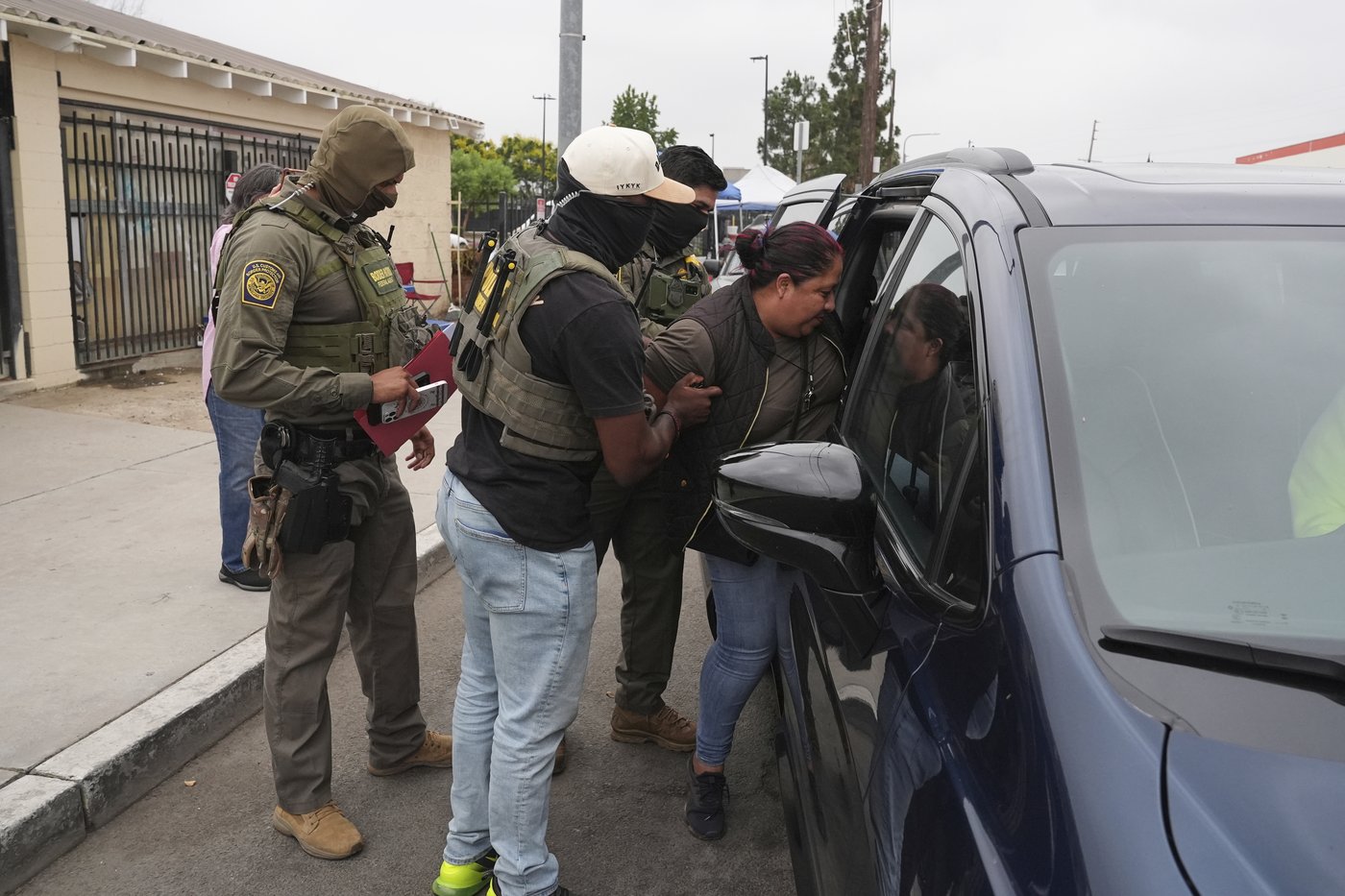 Federal agent fires weapon during immigration stop in Southern California, officials say | iNFOnews.ca