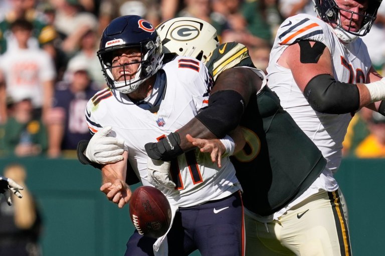 Caleb Williams nears return, and Bears show they need their QB in lopsided loss to Packers | iNFOnews.ca