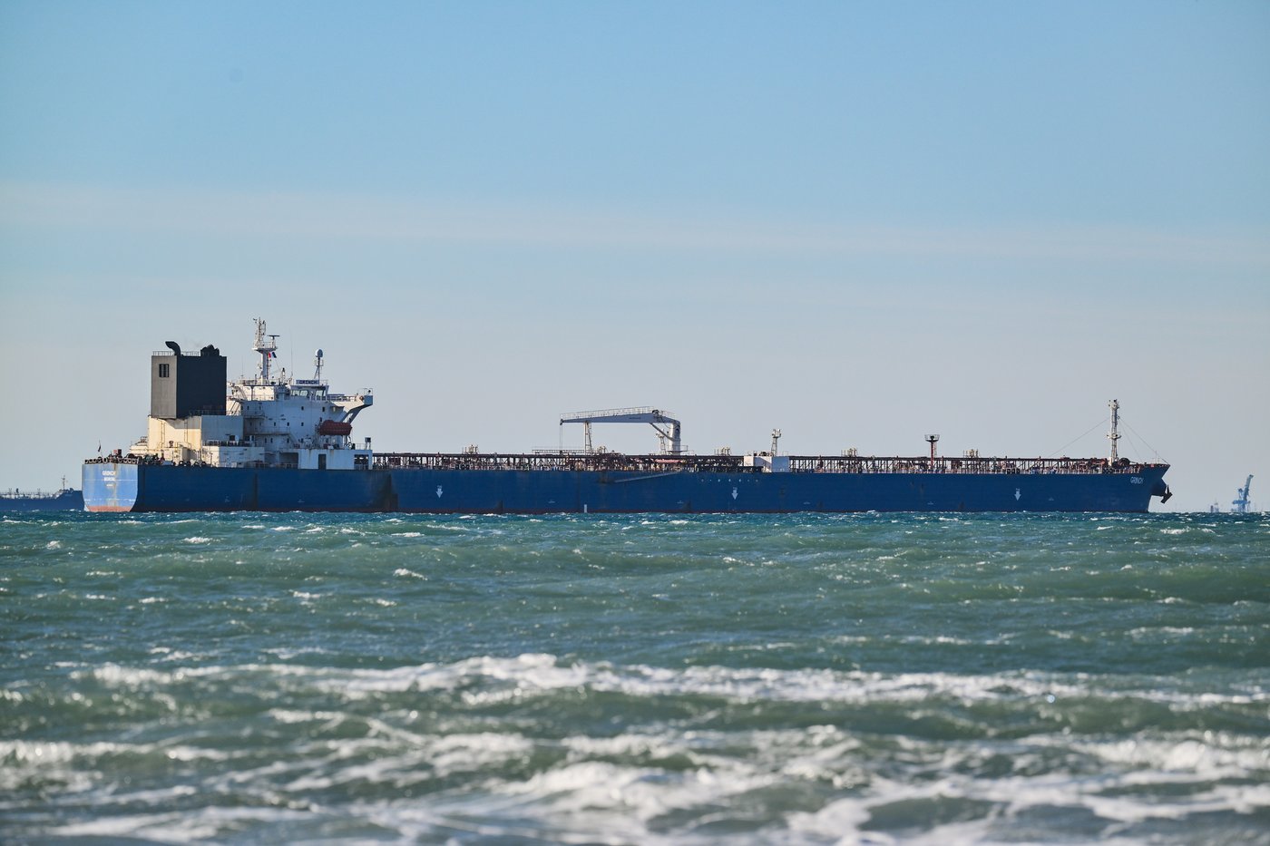 Ukraine ally Britain eases sanctions on Russian oil as fuel prices surge over Iran conflict | iNFOnews.ca