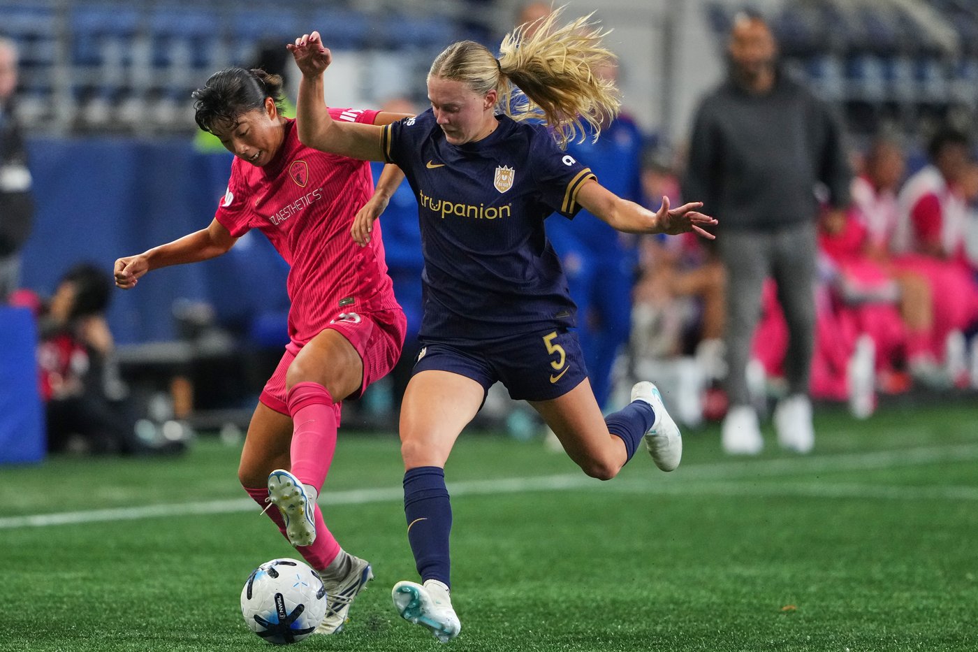 The Courage shut out the Reign 1-0 to climb above playoff line | iNFOnews.ca The Courage shut out the Reign 1-0 to climb above playoff line | iNFOnews.ca