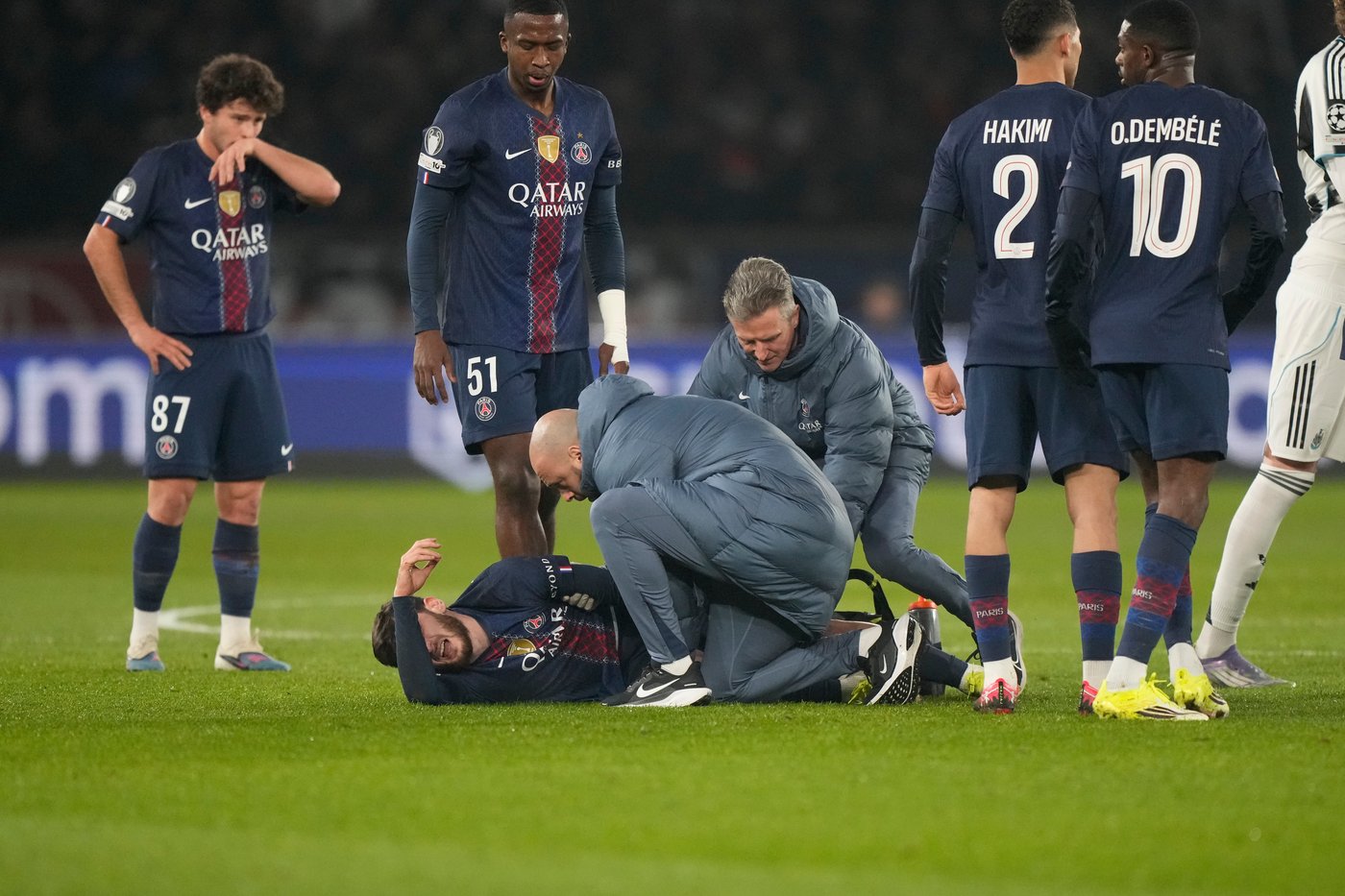 PSG's injury woes continue as winger Kvaratskhelia hurts right ankle against Newcastle | iNFOnews.ca