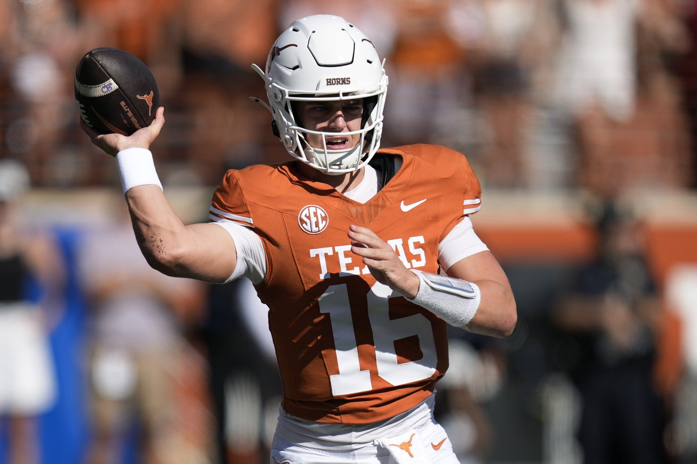 Manning leads No. 1 Texas over Mississippi State as Longhorns earn first SEC victory 35-13 | iNFOnews.ca Manning leads No. 1 Texas over Mississippi State as Longhorns earn first SEC victory 35-13 | iNFOnews.ca