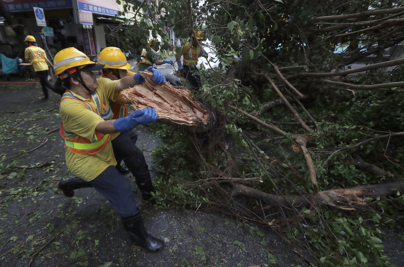 Tropical Storm Kong-rey threatens Shanghai and China's coast after hitting Taiwan as a typhoon | iNFOnews.ca Tropical Storm Kong-rey threatens Shanghai and China's coast after hitting Taiwan as a typhoon | iNFOnews.ca