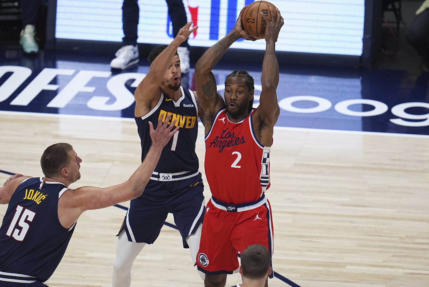 Kawhi Leonard's 39 points lead Clippers to a 105-102 win over Nuggets to even series 1-1 | iNFOnews.ca Kawhi Leonard's 39 points lead Clippers to a 105-102 win over Nuggets to even series 1-1 | iNFOnews.ca