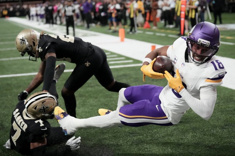 Jefferson, Jones and Murray all produce to help the unbeaten Vikings top the slumping Saints 23-13 | iNFOnews.ca
