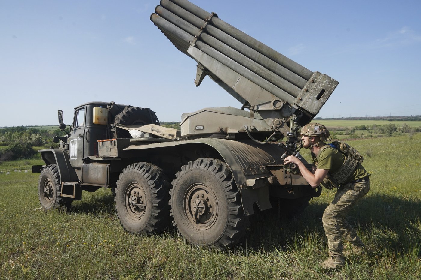 Russian rockets kill 4 in a Ukrainian city as Kyiv claims it damaged a key bridge | iNFOnews.ca Russian rockets kill 4 in a Ukrainian city as Kyiv claims it damaged a key bridge | iNFOnews.ca