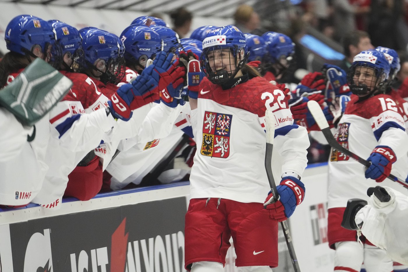 Canada blasts Finland 8-1 to face the US in another women’s ice hockey worlds final | iNFOnews.ca