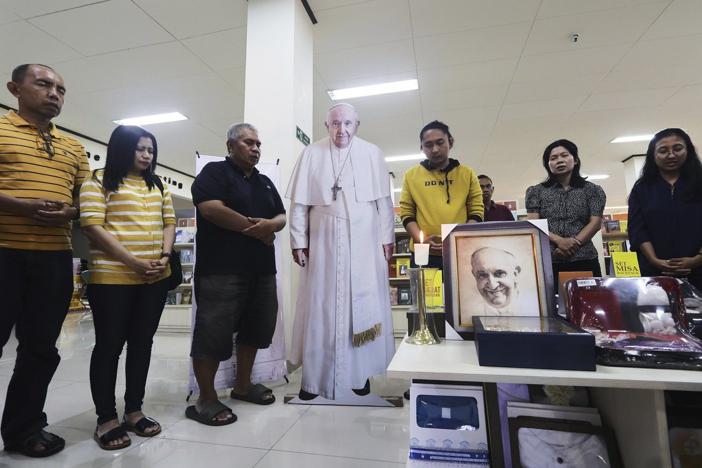 PHOTO COLLECTION: Depictions of Pope Francis | iNFOnews.ca
