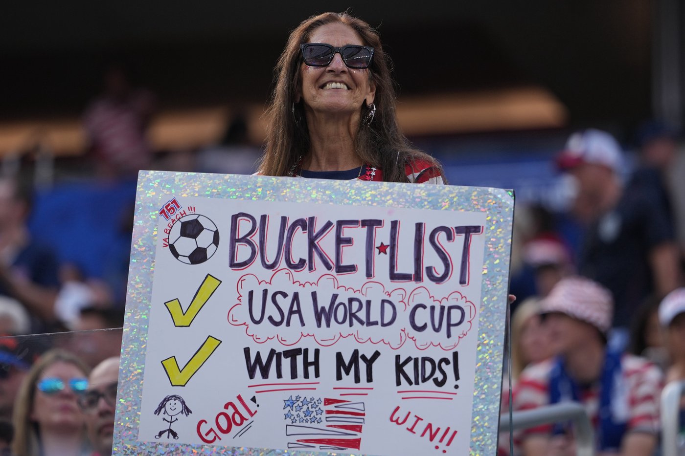 Roaring crowds in stars and stripes show up for the US team, and soccer's moment in their country | iNFOnews.ca Roaring crowds in stars and stripes show up for the US team, and soccer's moment in their country | iNFOnews.ca