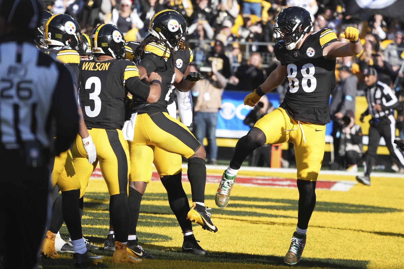 Wilson throws for 2 touchdowns as Steelers cruise past mistake-prone Browns 27-14 | iNFOnews.ca Wilson throws for 2 touchdowns as Steelers cruise past mistake-prone Browns 27-14 | iNFOnews.ca